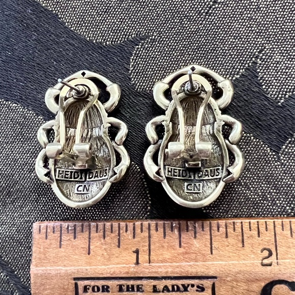 Heidi Daus OMEGA 🆕 “New Scarab In Town” Scarab Art Deco style Pierced Earrings - Picture 4 of 6